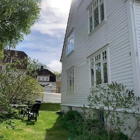 Toppleilighet I Tomannsbolig *