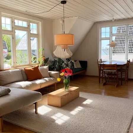 Toppleilighet I Tomannsbolig *
