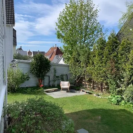 Toppleilighet I Tomannsbolig Appartement